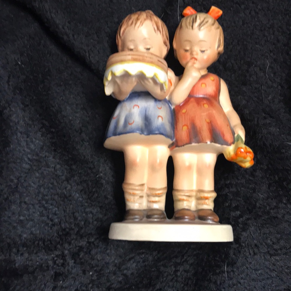 Rare Hummel Figurine Happy birthday